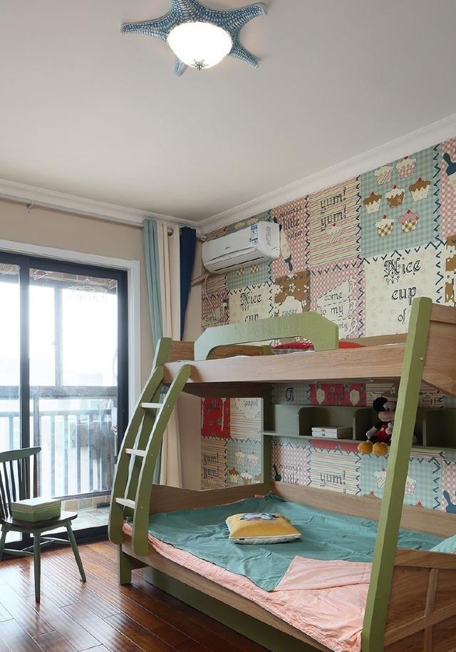 128㎡老公寓改造成美式工业风，闺蜜进门都找不到电视