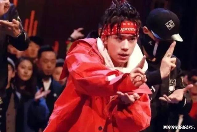易烊千玺|央视五四晚会，易烊千玺工作室的一个小动作，令网友们破防了！
