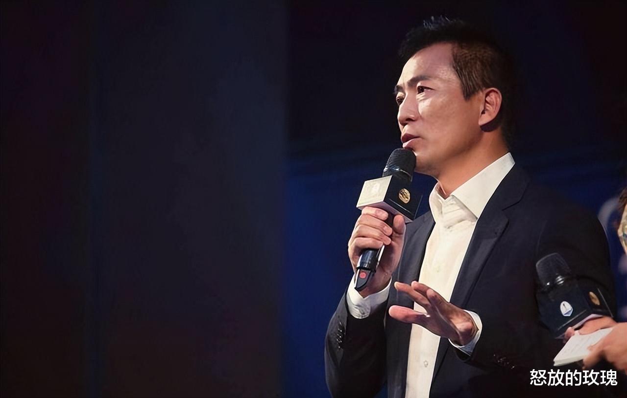 穆里尼奥|穆里尼奥该不该回英超，曼联名宿两次道歉，黄健翔四次抨击意甲