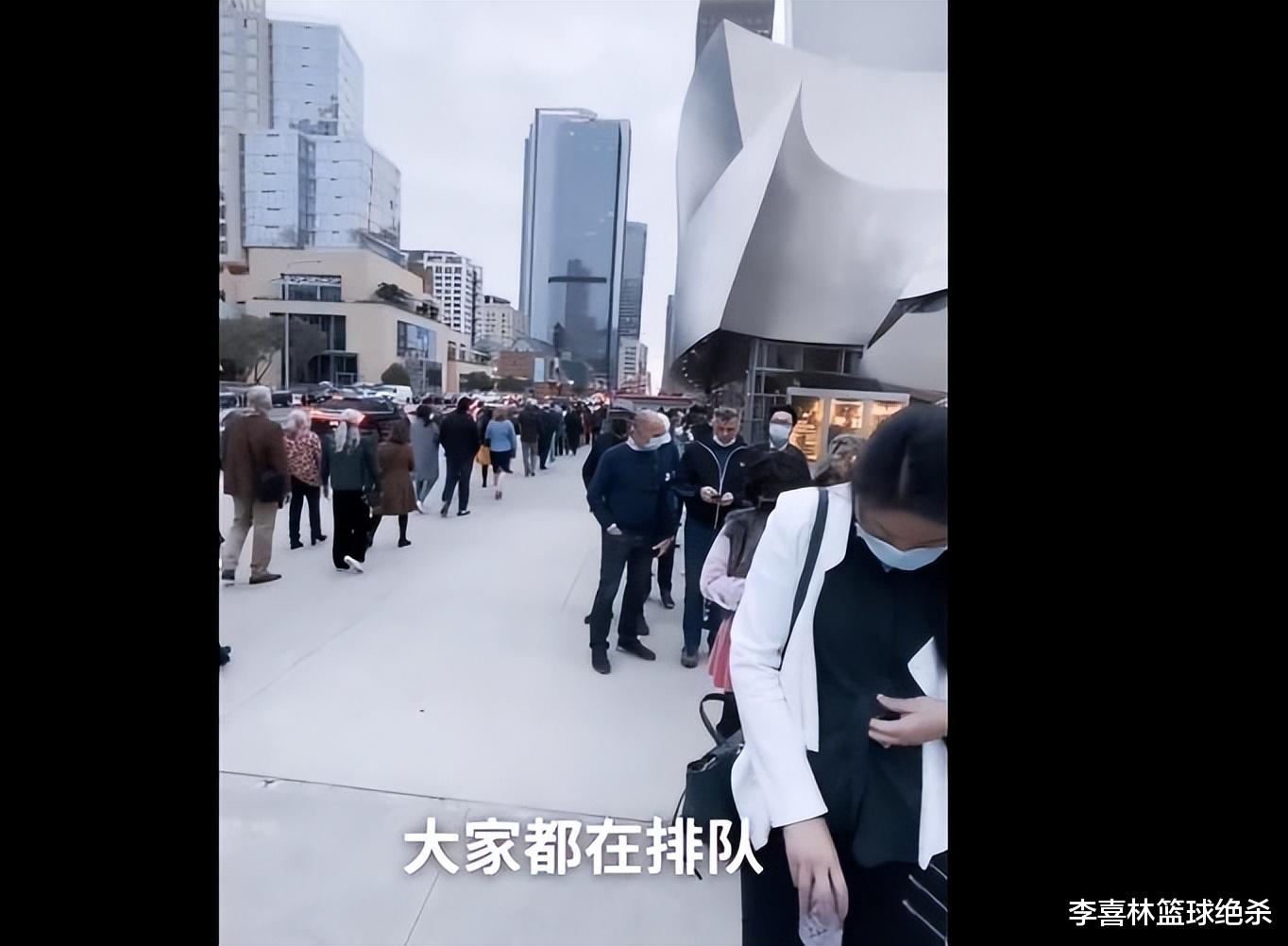 郎平|变胖了!郎平美国看郎朗演奏会:烫卷发很时髦,郎朗吉娜显娇小