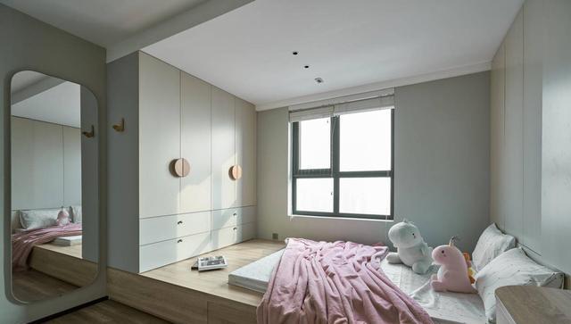 150沙发背景墙拆一半，更通透！隔成4室，一家四口住不输别墅