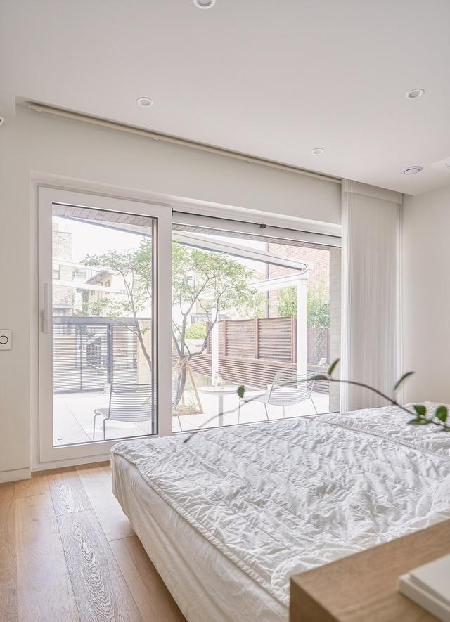 一家6口的379㎡私宅，2个娃3个娱乐房，大露台改“足球场”，阔气