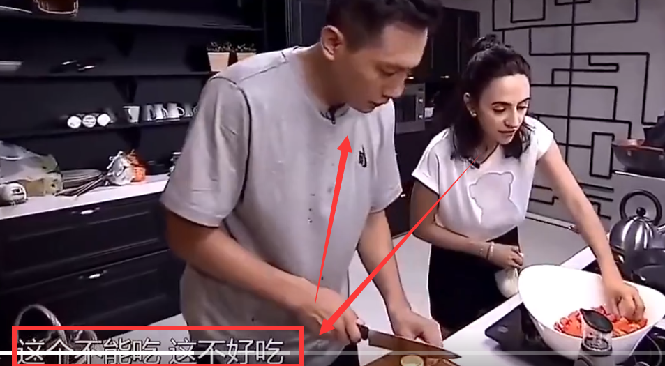 刘烨|刘烨吃黄瓜坚持不削皮,妻子看不惯后的沟通方式给人上了一课!