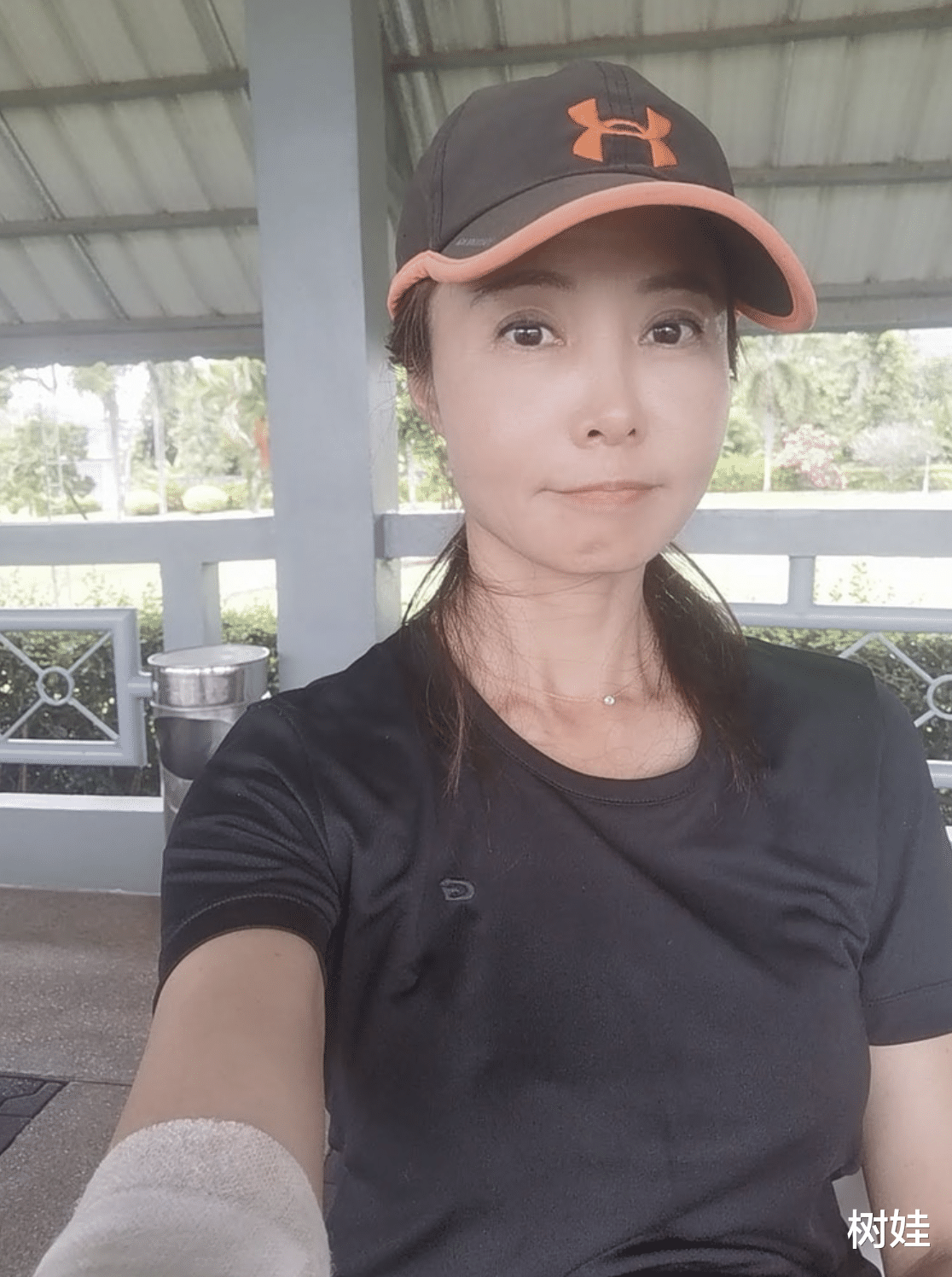 巴图|53岁女星自曝户籍被注销，因疫情两年未返台，与法籍丈夫长居泰国