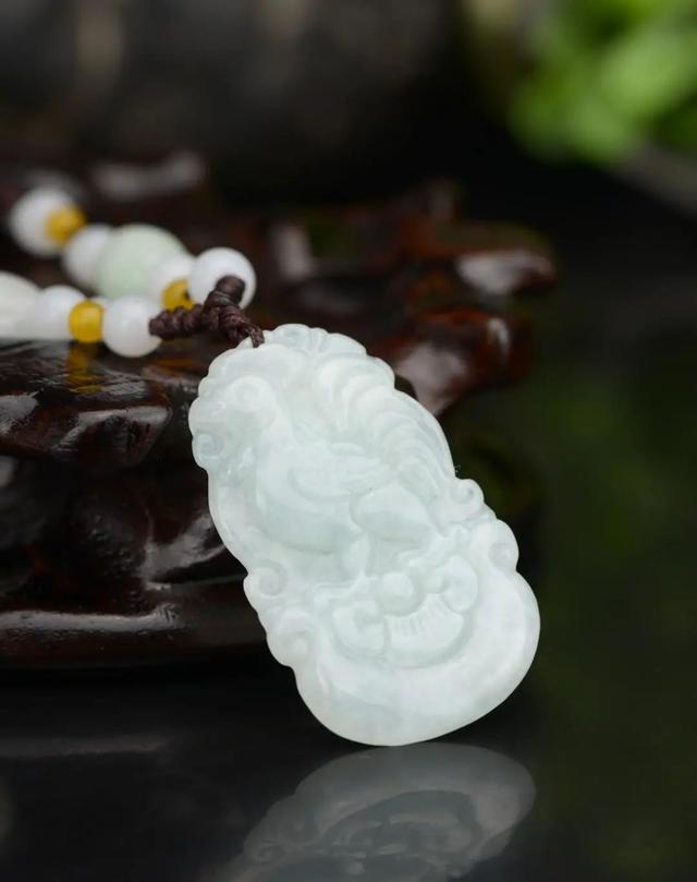 翡翠|天亮报晓的吉祥之物，翡翠鸡到底有什么寓意呢？