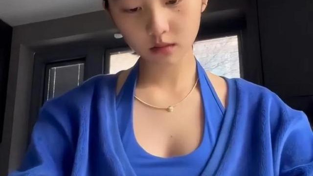 黄忆慈|黄多多被指太性感，才16岁就这样穿会不会有点早？黄小厨怎么看