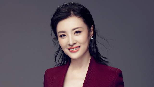 周涛|恭喜！54岁周涛正式荣升为保利演出董事长，外出参加活动开绅宝