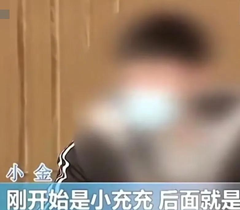 大爷半年消费五十万到足浴店,4个技师同时服务