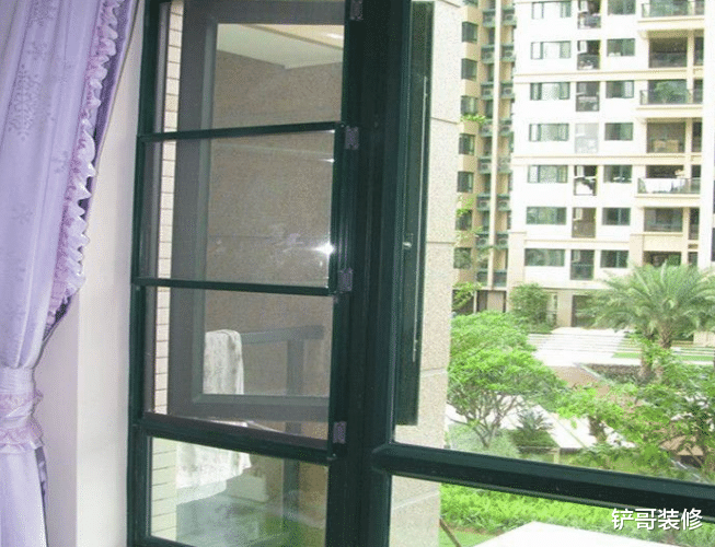 纱窗不要拆下来洗!家政阿姨教我一招,灰尘污垢一擦就掉,真干净