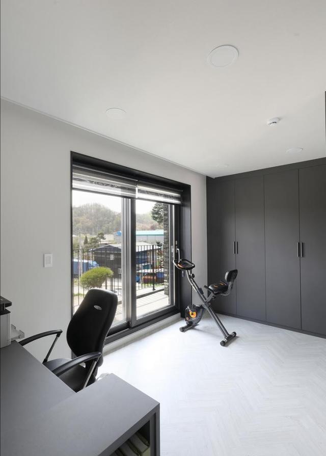 打拼30年，奖励一套337别墅，门前超大院子好享受，退休生活惬意