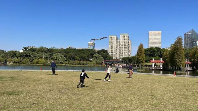 今天，我戴上N95，冒死上街……卧槽，人呢？？？