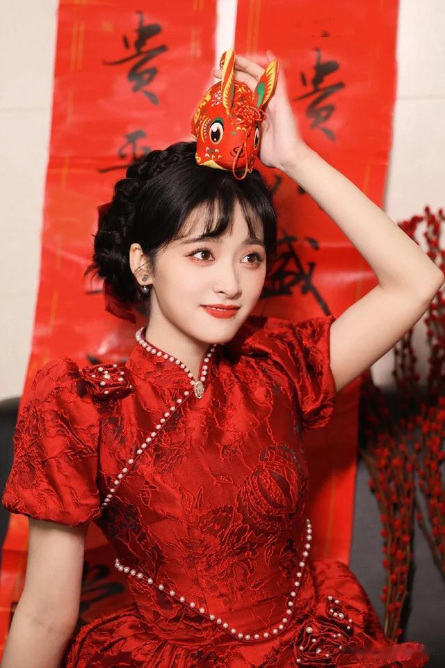 迪丽热巴|众星兔年贺岁大片，迪丽热巴仙气飘飘，赵丽颖杨幂今年春晚赢麻了