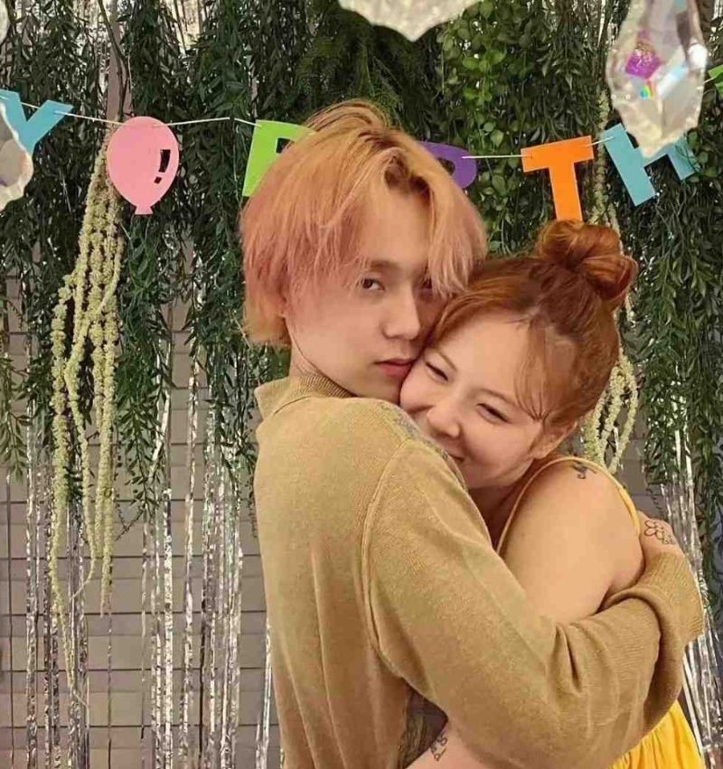 金晓钟|金晓钟透露送给泫雅的「求婚戒指」价格！坦言：「用掉我的一半财产！」