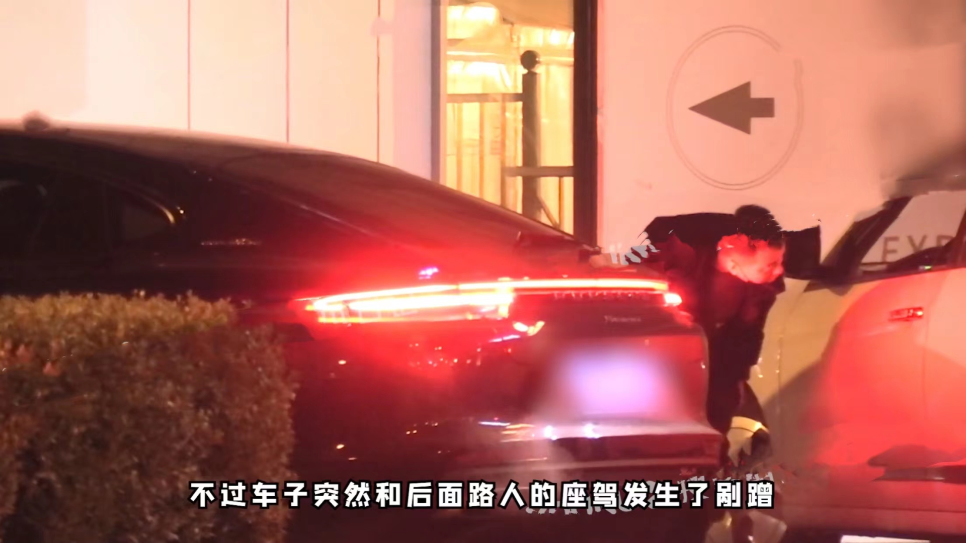 王岳伦|王岳伦携美女深夜现身酒吧!扶头踉跄喝醉酒,返途豪车意外出事故