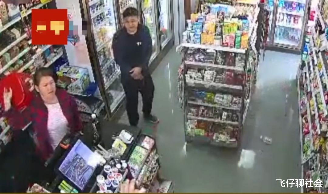 女店员遭三名保安调戏,忍无可忍甩出一把剪刀,男子当场倒地