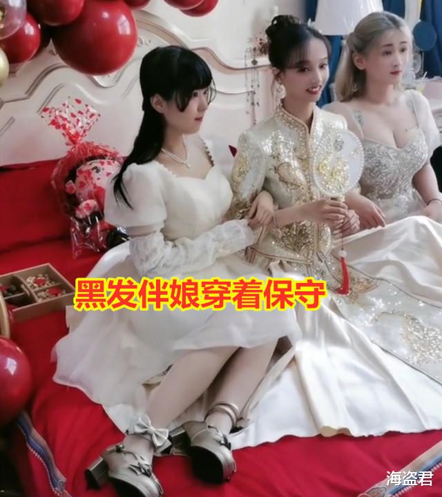 新娘和伴娘合影，白发伴娘一直左顾右盼，网友：抢走了新娘的风头