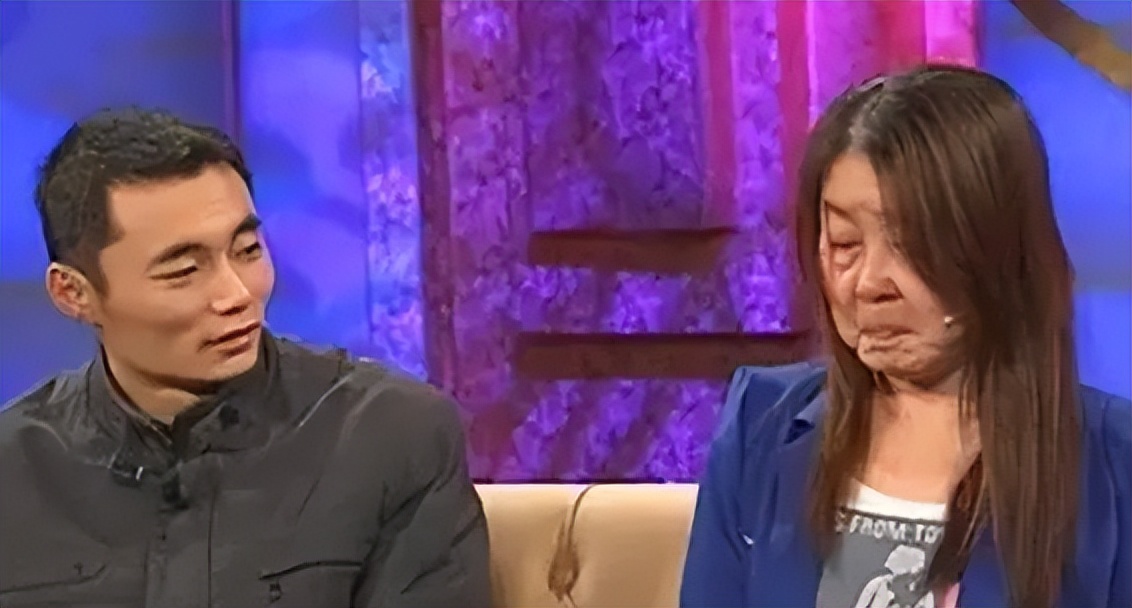 2003年20岁女子得怪病,生完孩子一夜变老,丈夫对她不离不弃