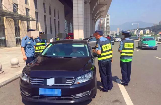 |法律分析：协查员钓鱼执法黑车，司机愤怒刺死协查员，这事该怪谁