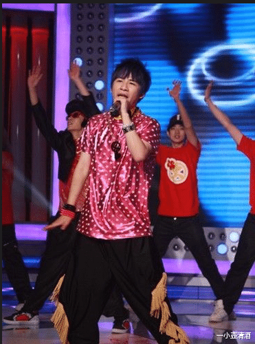 春晚|大张伟春晚“尴尬”上热搜，拒绝黄小蕾选择经纪人，他是否清醒？