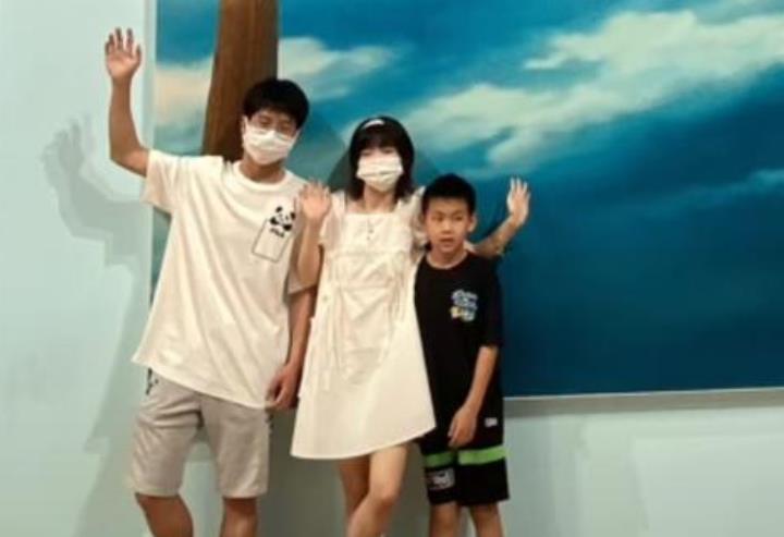 漫展|苦尽甘来!孙卓三姐弟外出看漫展画面温馨,孙海洋卖包子打拼事业