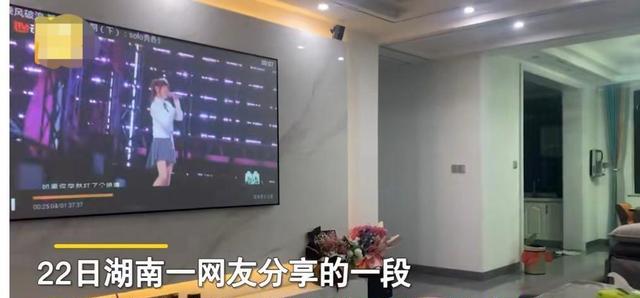 王心凌|湖南男子洗头时遇王心凌唱歌，顶满头泡沫客厅追星：这是我的青春