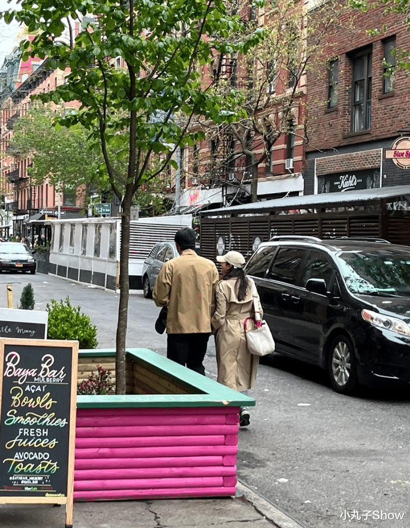 孙艺珍|牵手夫妻！玄彬孙艺珍蜜月合体照再曝光，男神对镜头一脸痴汉笑