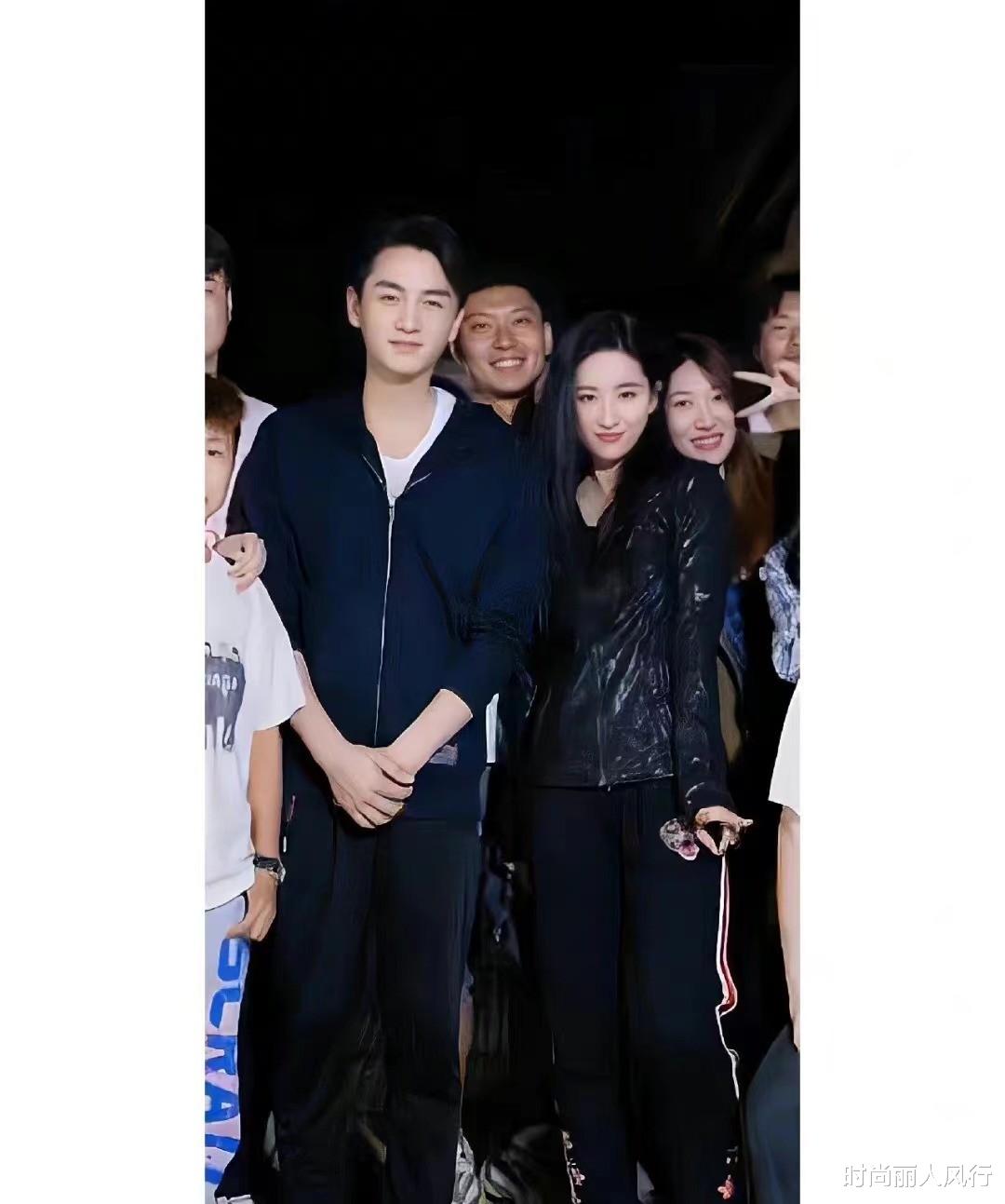 陈晓高调庆生老婆凌晨送惊喜！夫妻俩公开秀恩爱，陈晓穿搭却太土