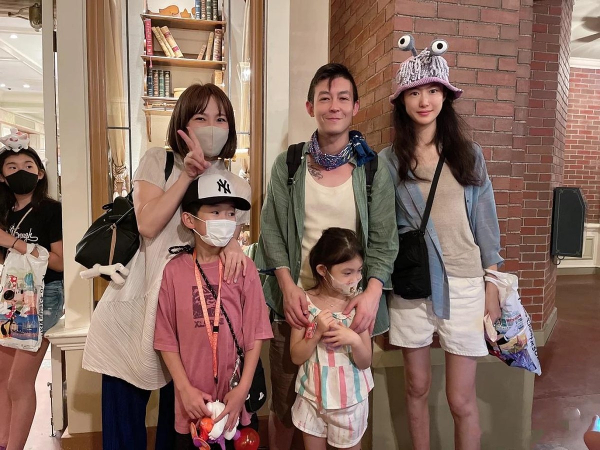 肠胃|陈冠希携妻女逛东京被偶遇!亲切合影没架子