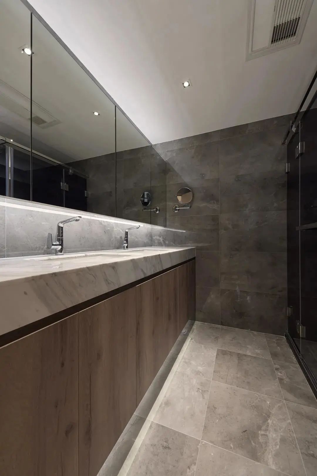 101㎡现代简约风,原木色搭配黑白灰!