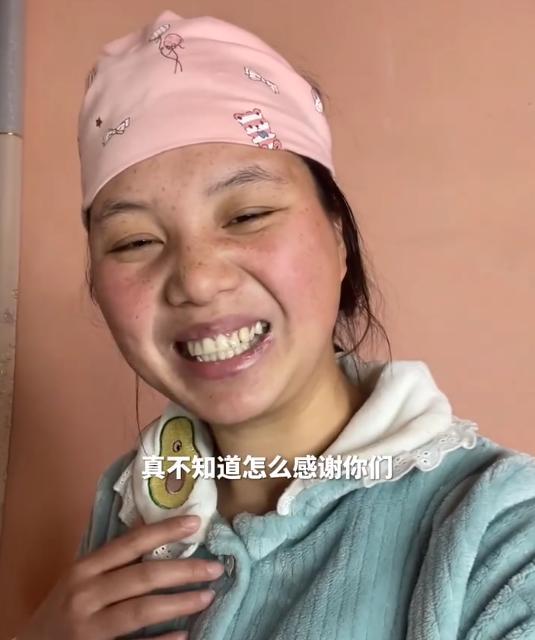 笑里藏刀|牛爱夫妇舍弃大号转小号发展？发视频感恩粉丝，网友：笑里藏刀