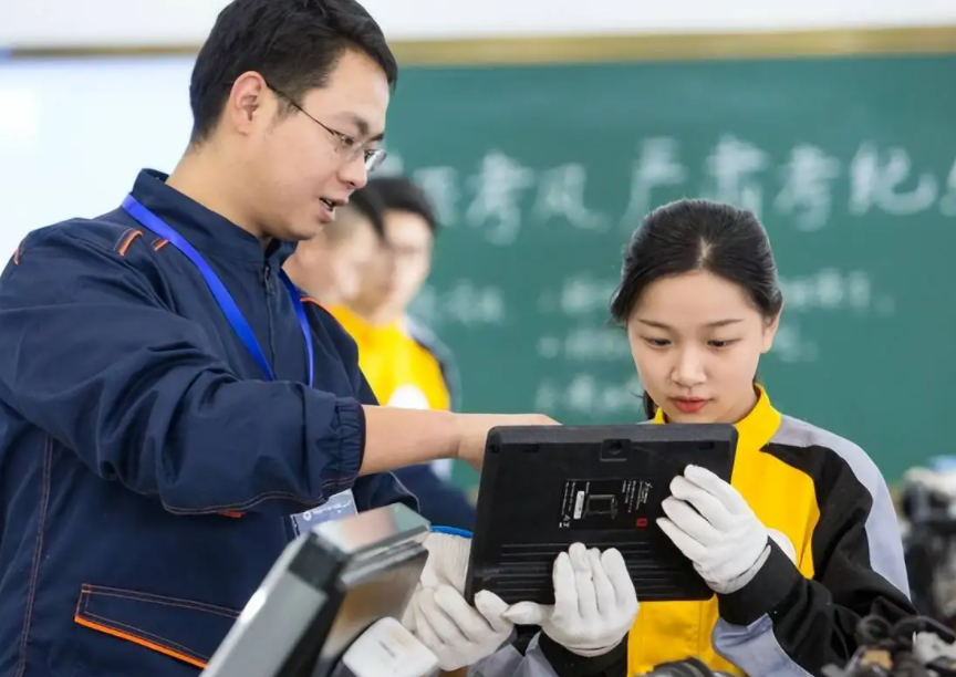 刘康|中国烟草公开招聘正式工，前景广阔且待遇佳，专科生不容错过