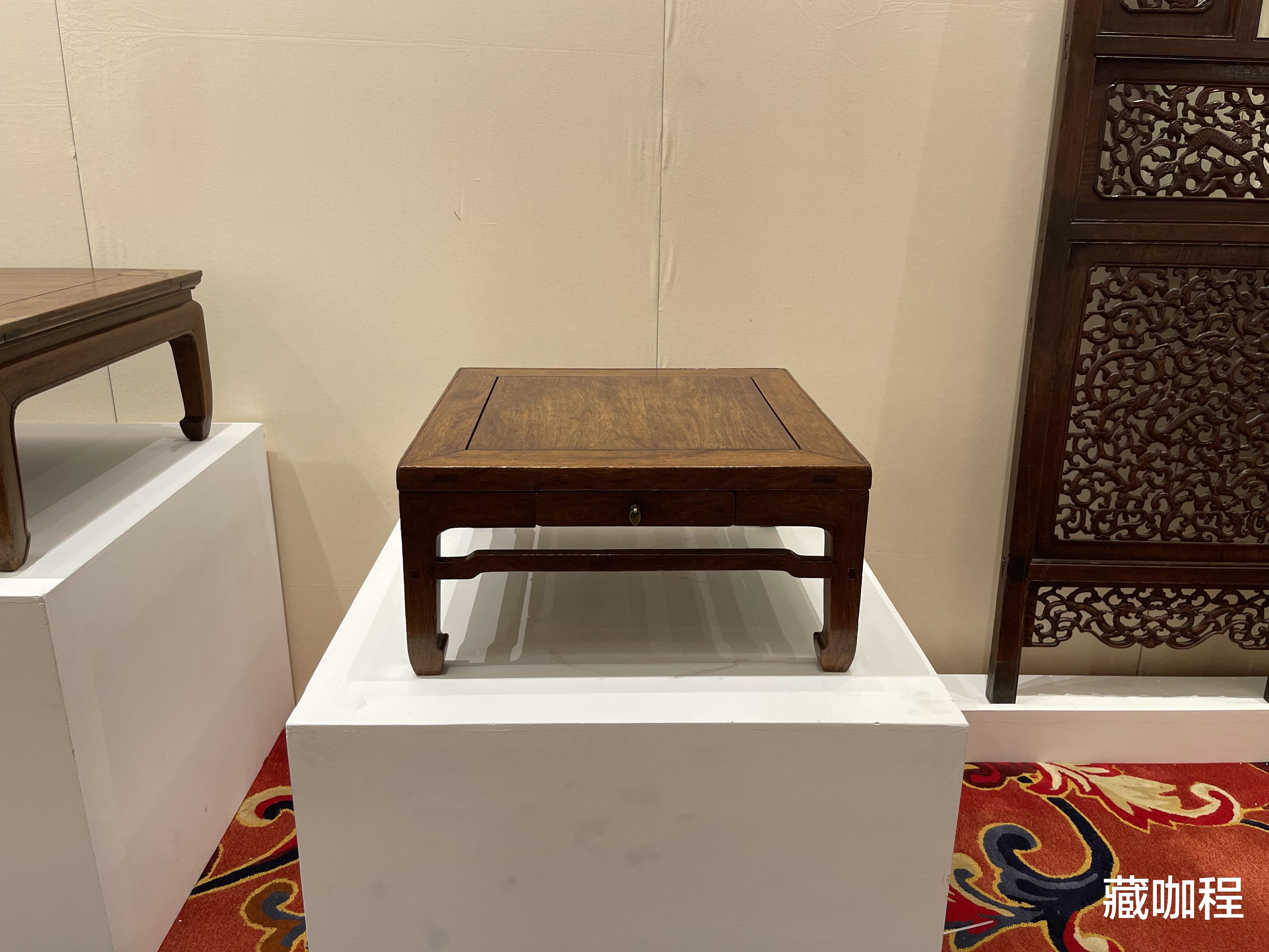 抽屉层全封闭,黄花梨四面平炕几考究精致