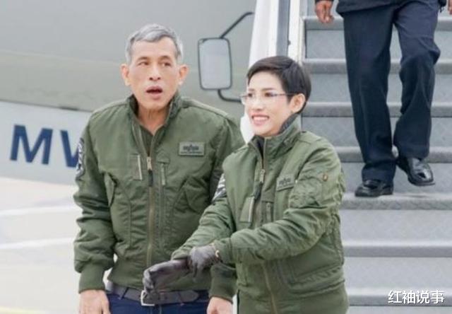 诗妮娜|粉丝发布“寻人启事”,支持37岁诗妮娜复宠,晒手写信给泰王施压