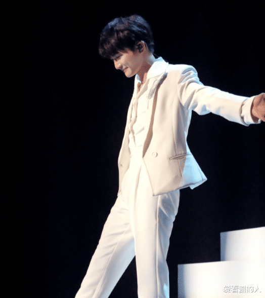 周深|“和你一起轻歌曼舞”，听周深《梦想指路》致敬冬奥，温暖有力！