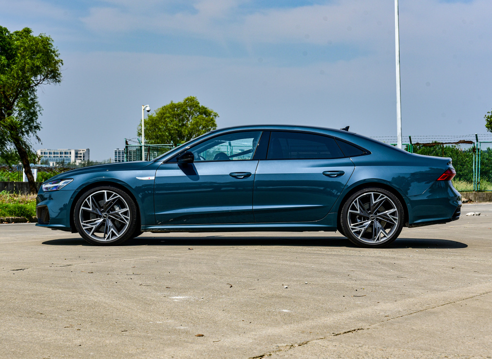 奥迪a7|国产奥迪a7l来了,长近5米1,全系搭载3.0t v6发动机,可价格太贵