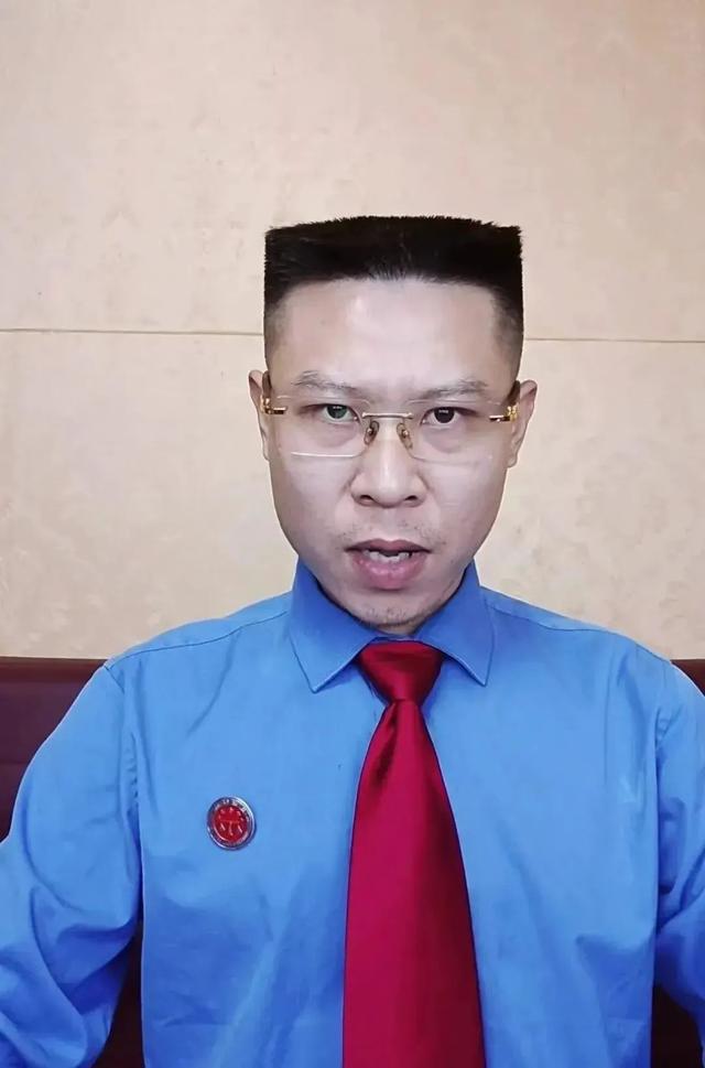 发型 很难忍住不笑！这个法务主任火了：曾因美色被骗600万元...