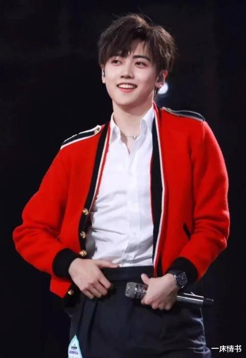 张子枫|张子枫爱上焉栩嘉，遭粉丝脱粉，95后花旦的恋情为何都被唱衰