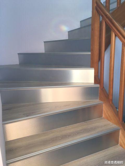 卫生间全不锈钢墙面，来人看到就说我家这是在穷装，可这钱省的值