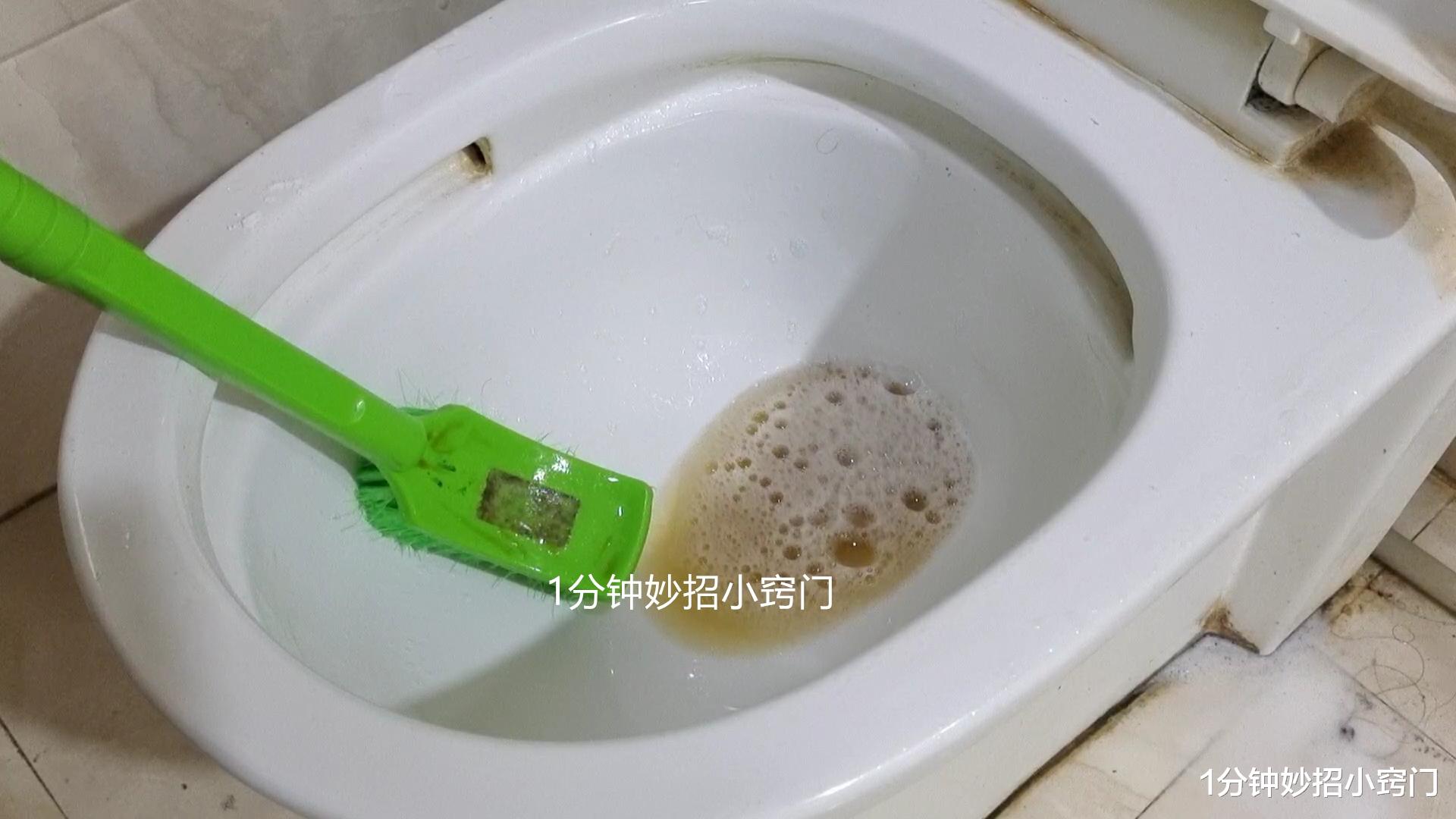 马桶里撒一把,不管多脏多厚的黄渍,一冲就干净,省钱又方便
