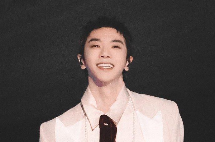 整容|内娱男星整容失败案例,王子异王一博面部馒化,更有顶流换脸失败