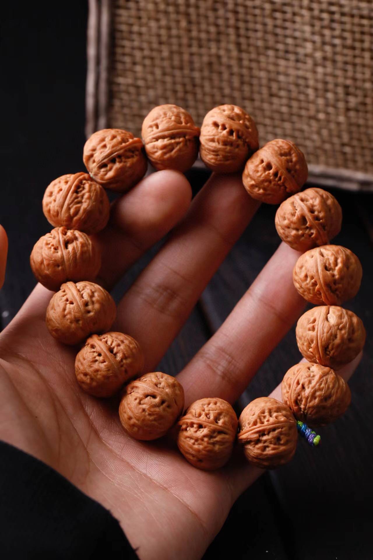 文玩|文玩小核桃手串中那些受欢迎的纹路与桩型