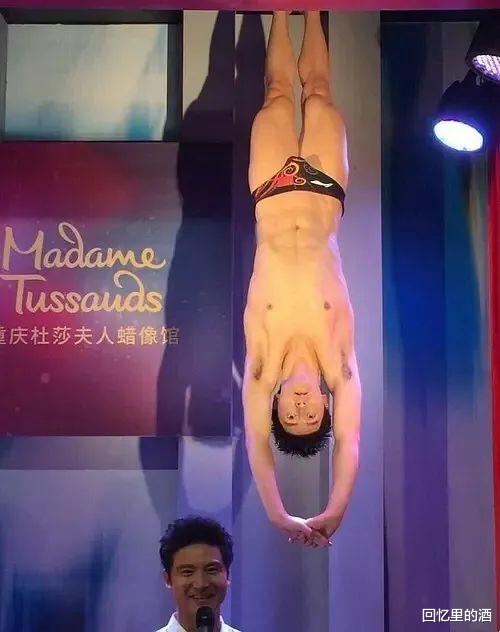 杨幂|谁敢信这是杨幂啊？神似热依扎还暴露脸僵，可以入选灾难名场面了