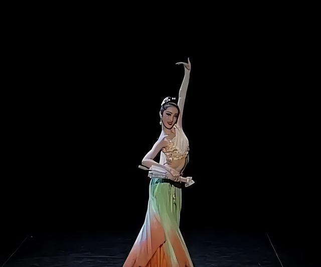 演唱会|云艺一女学生晒毕业舞蹈，被杨丽萍“翻牌子”，本人回应叫人失望