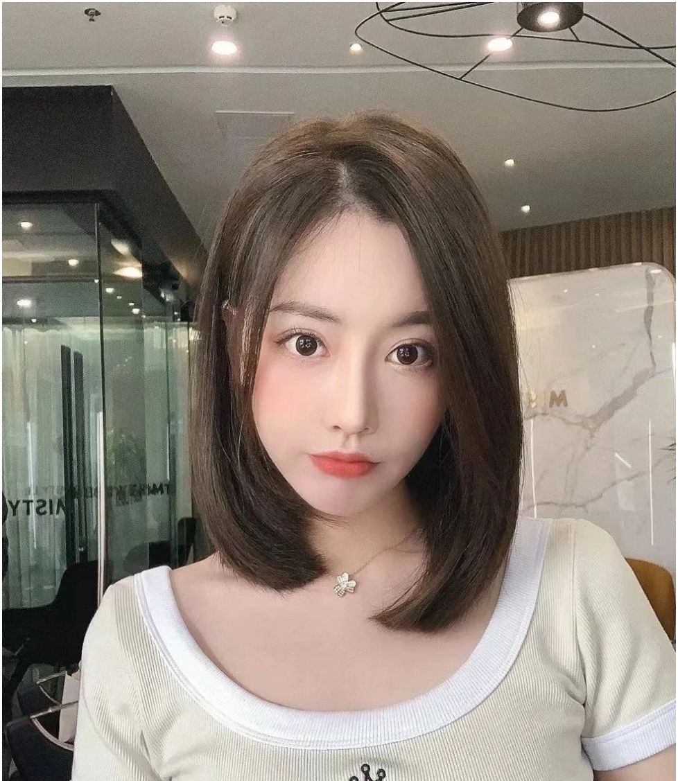 发型 这才是当下最火的发型，利落个性很有特色，剪完就是美