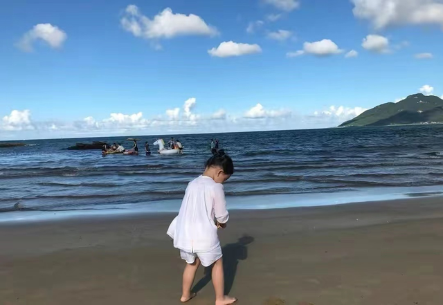 汪小菲|汪小菲吐露心声,称许久未抱孩子言语哽咽,抱顾客家孩子满眼父爱