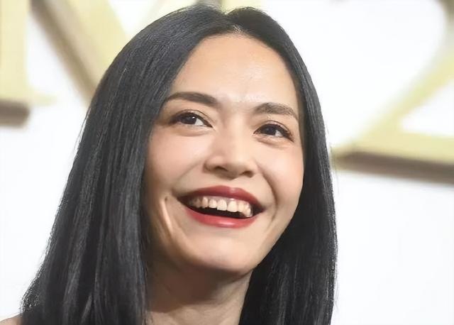 小S|闫妮的腿、莫文蔚的臀、小S的腰，这8位女星颜值不够身材来凑