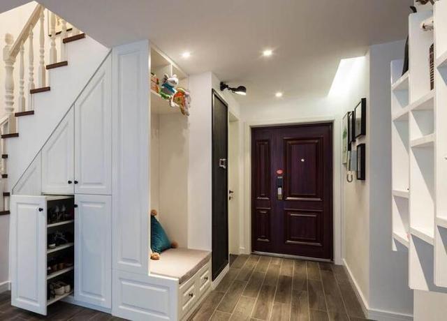 入户还在装鞋柜?其实一点都不实用,直接打一排柜子好处更多!