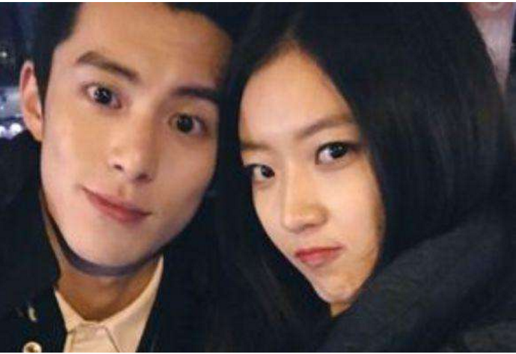 王鹤棣|王鹤棣假装为沈月提裙子：郭德纲这都教的什么玩意？