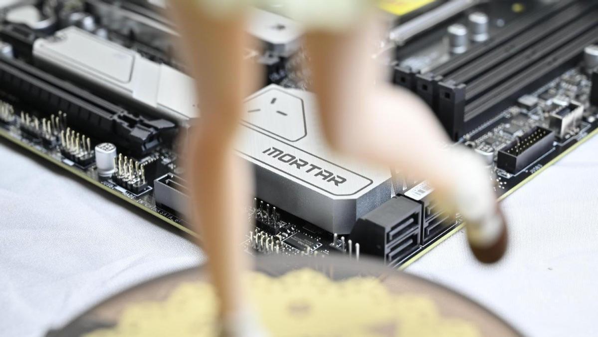 飞利浦·斯塔克|你英特尔不敢出的主板，我微星来出：B660 MAX迫击炮究极体上手实测