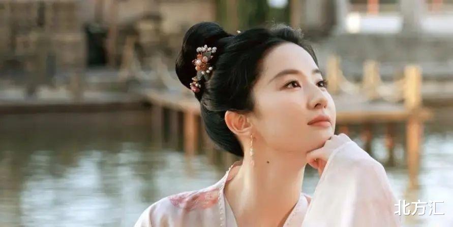 刘亦菲|八卦爆料：刘亦菲被干爹陈金飞连累？杨子黄圣依直播养家？